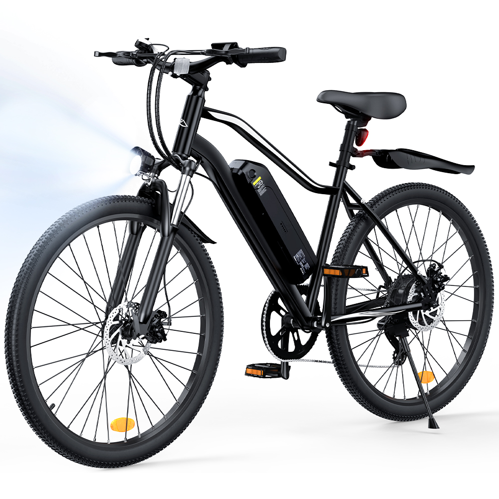 Bicicletta elettrica nera con luce, batteria e parafanghi.