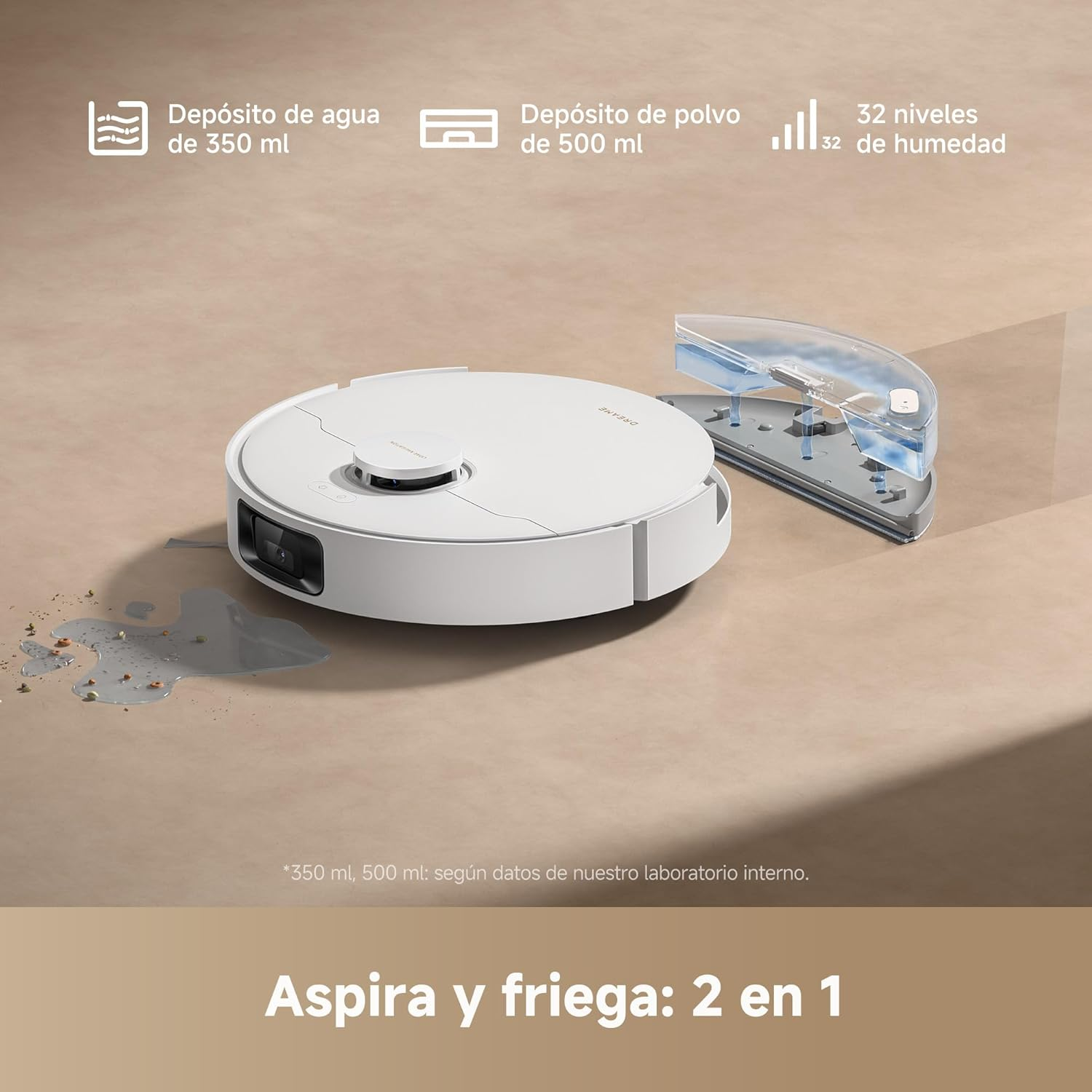 Biały robot sprzątający ze zbiornikiem na wodę i kurz na beżowej podłodze.