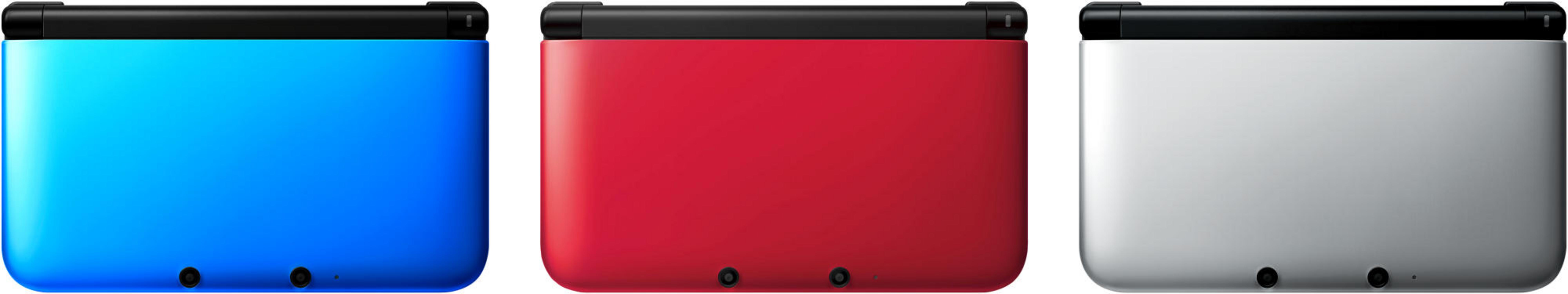 Tre console Nintendo 3DS blu, rosse e argentate allineate.
