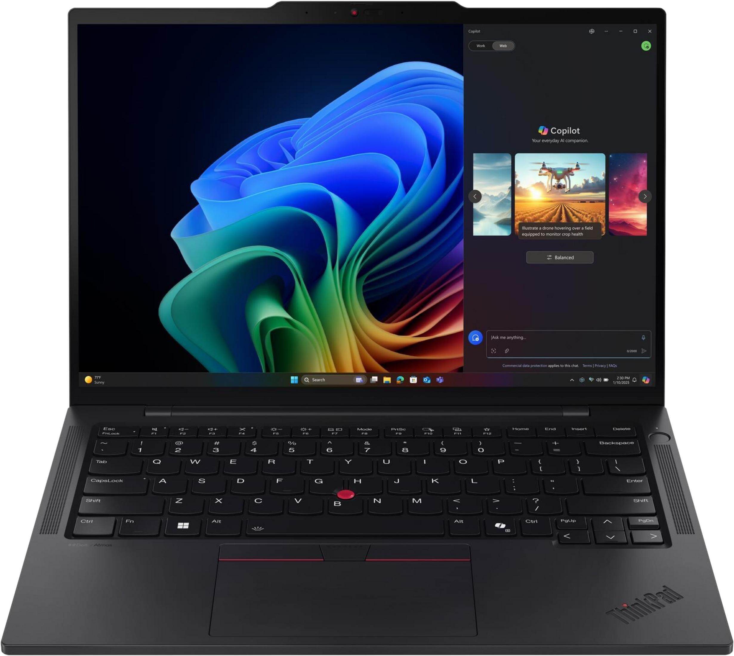 Ein schwarzer Laptop zeigt ein buntes abstraktes Hintergrundbild und die Copilot KI-Oberfläche.