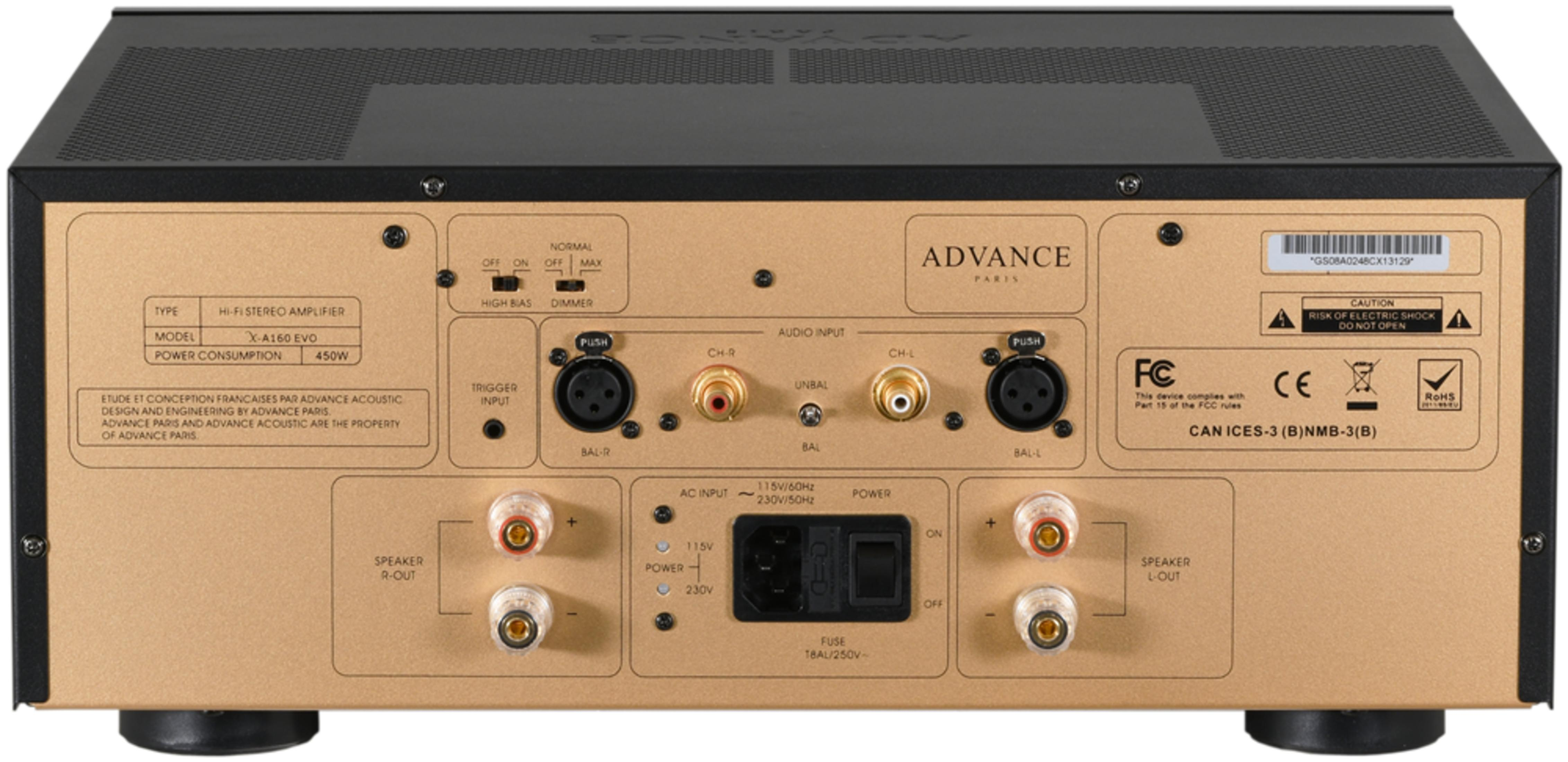 Rückseite eines silbernen und schwarzen Hi-Fi-Stereoverstärkers mit Anschlüssen.