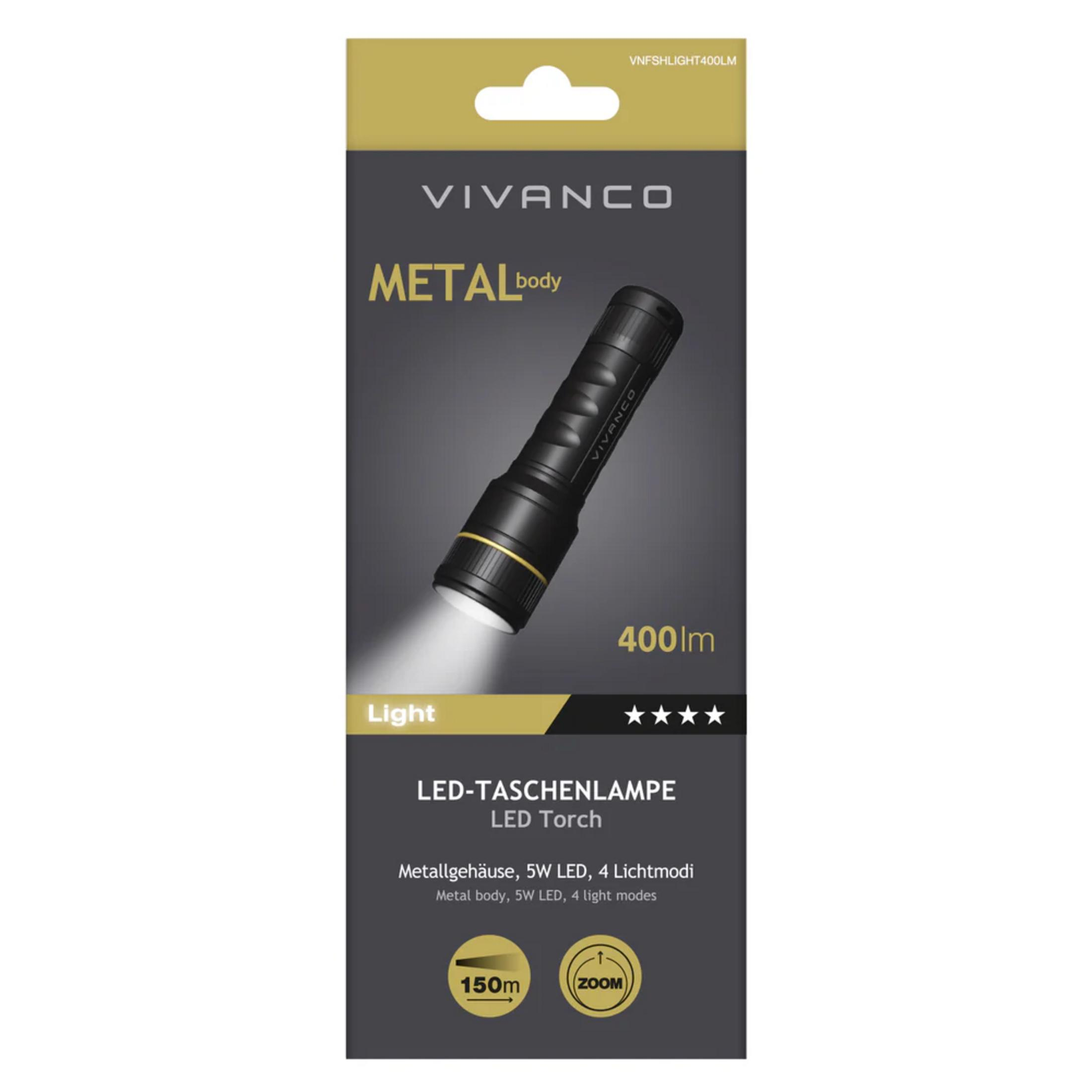 Embalaje de una linterna LED Vivanco negra con cuerpo metálico.