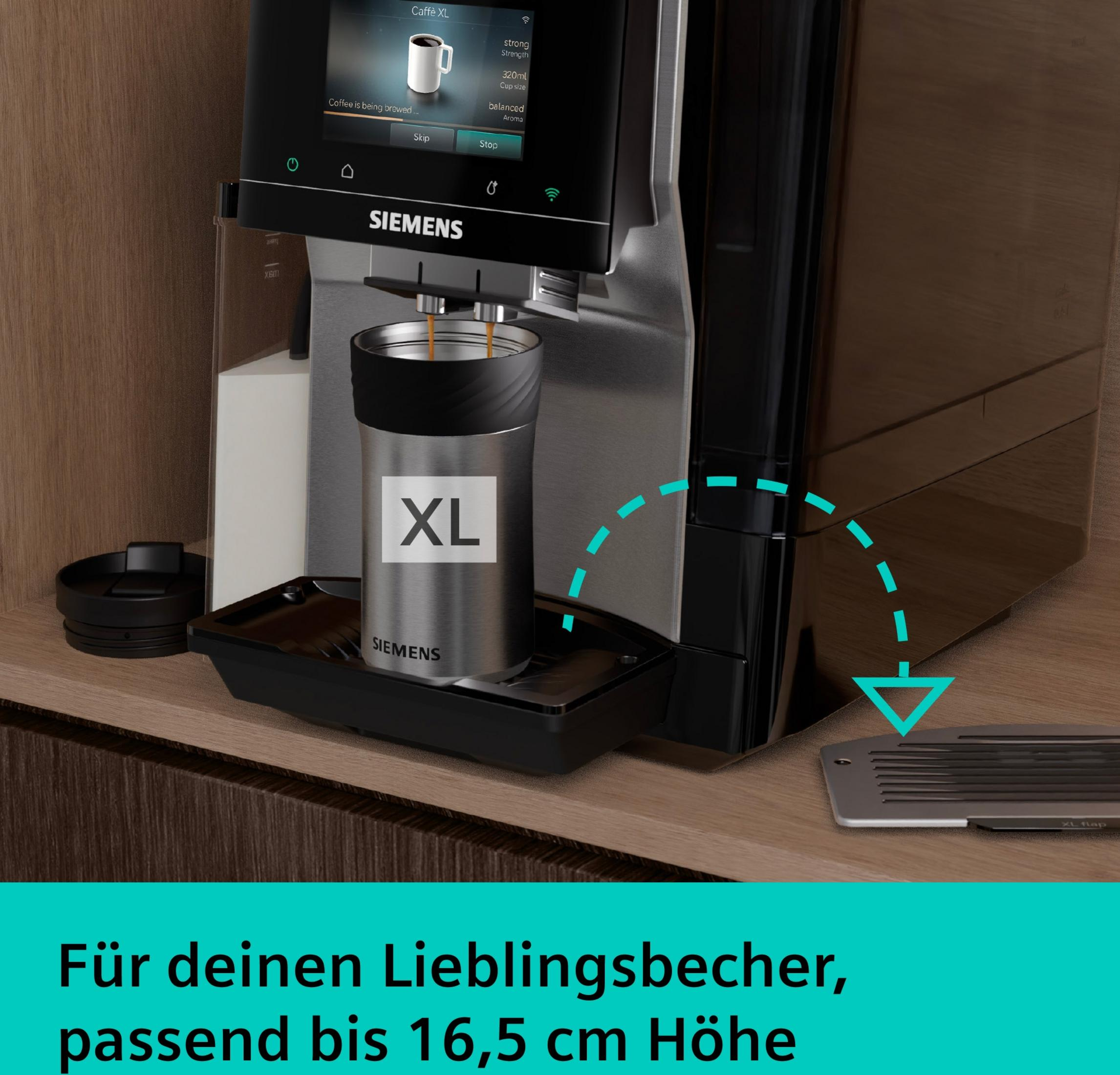 Kaffee wird in einen XL-Becher gebrüht. Der Kaffeevollautomat passt für Becher bis 16,5 cm.