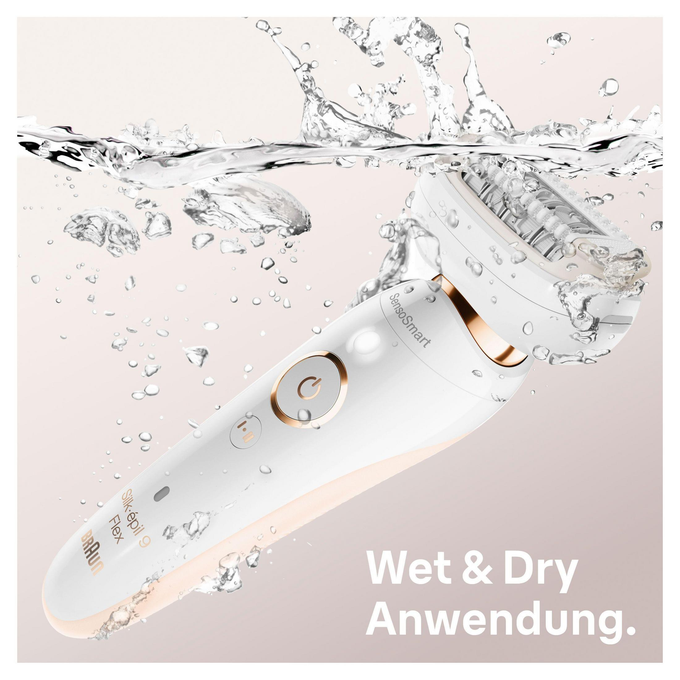 Ein weißer Epilierer mit goldenen Akzenten taucht in Wasser ein, mit Spritzern und Blasen.