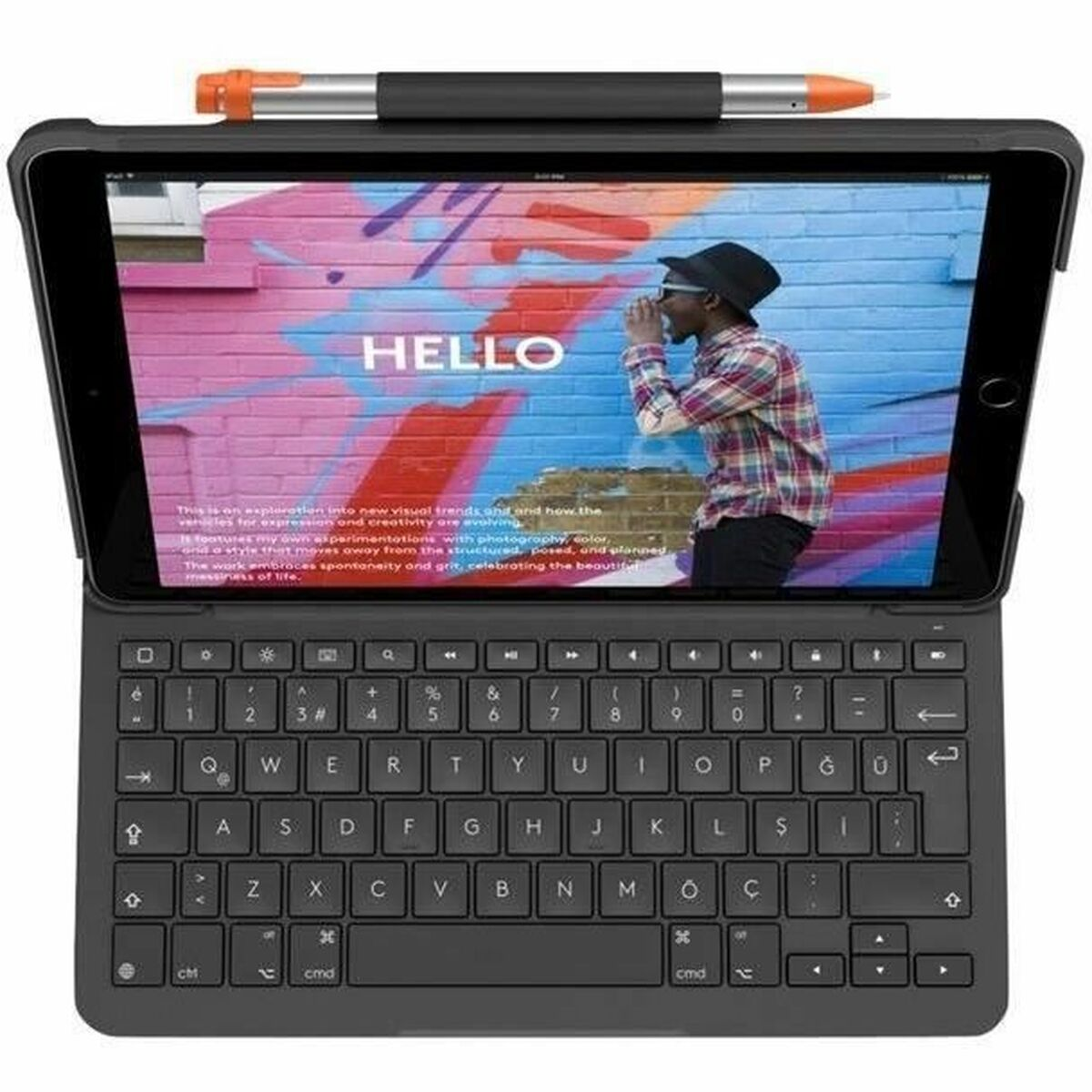 Tablet con tastiera e stilo mostra colorato 