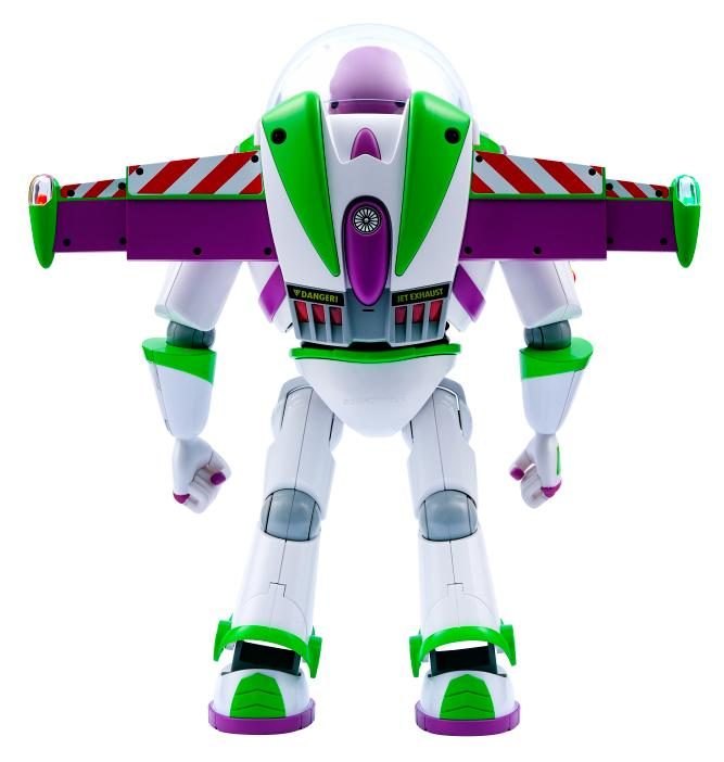 Figura de acción de Buzz Lightyear en blanco, verde y morado con alas y casco.