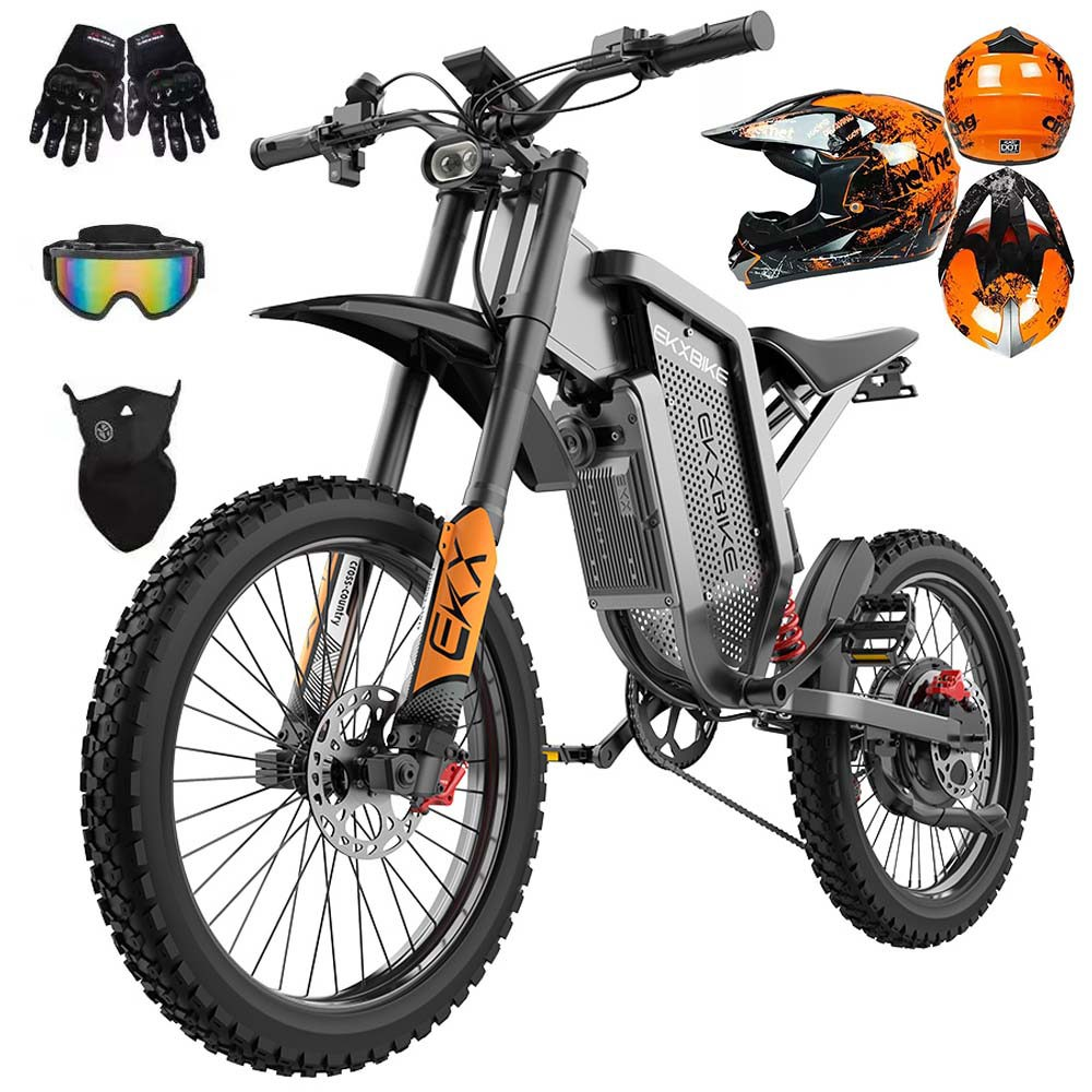 Una bicicleta eléctrica negra con detalles naranjas, guantes, gafas y cascos.