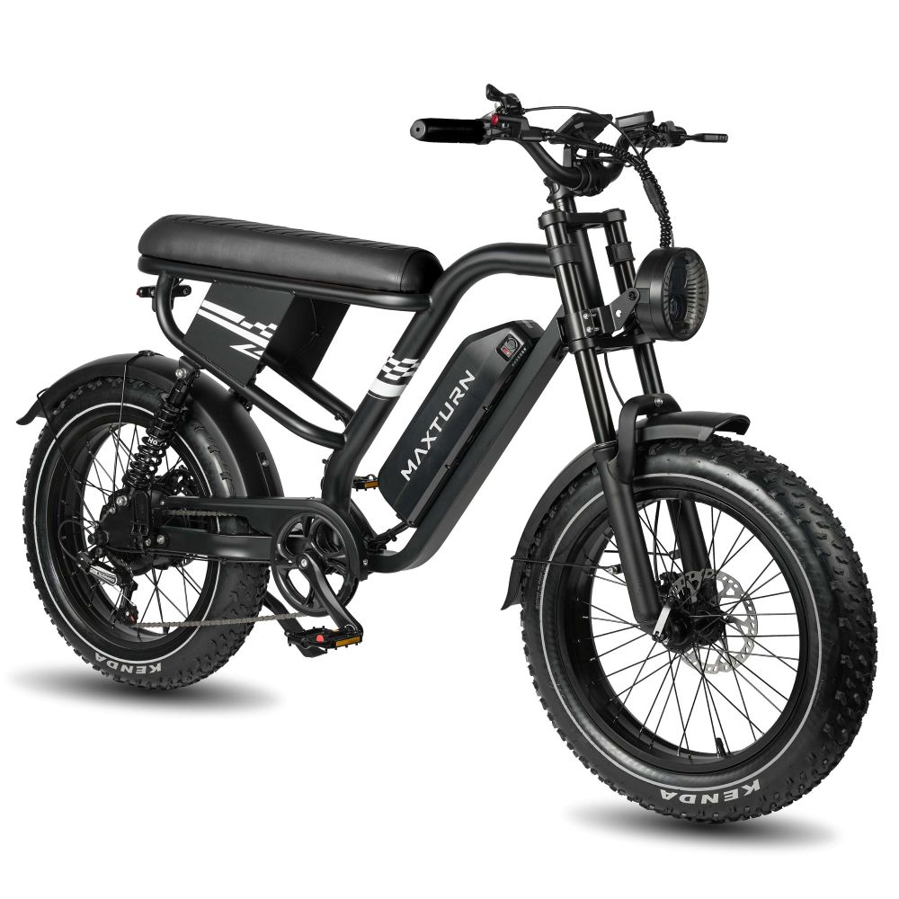 Bicicleta eléctrica negra con neumáticos anchos, asiento negro y faro redondo.