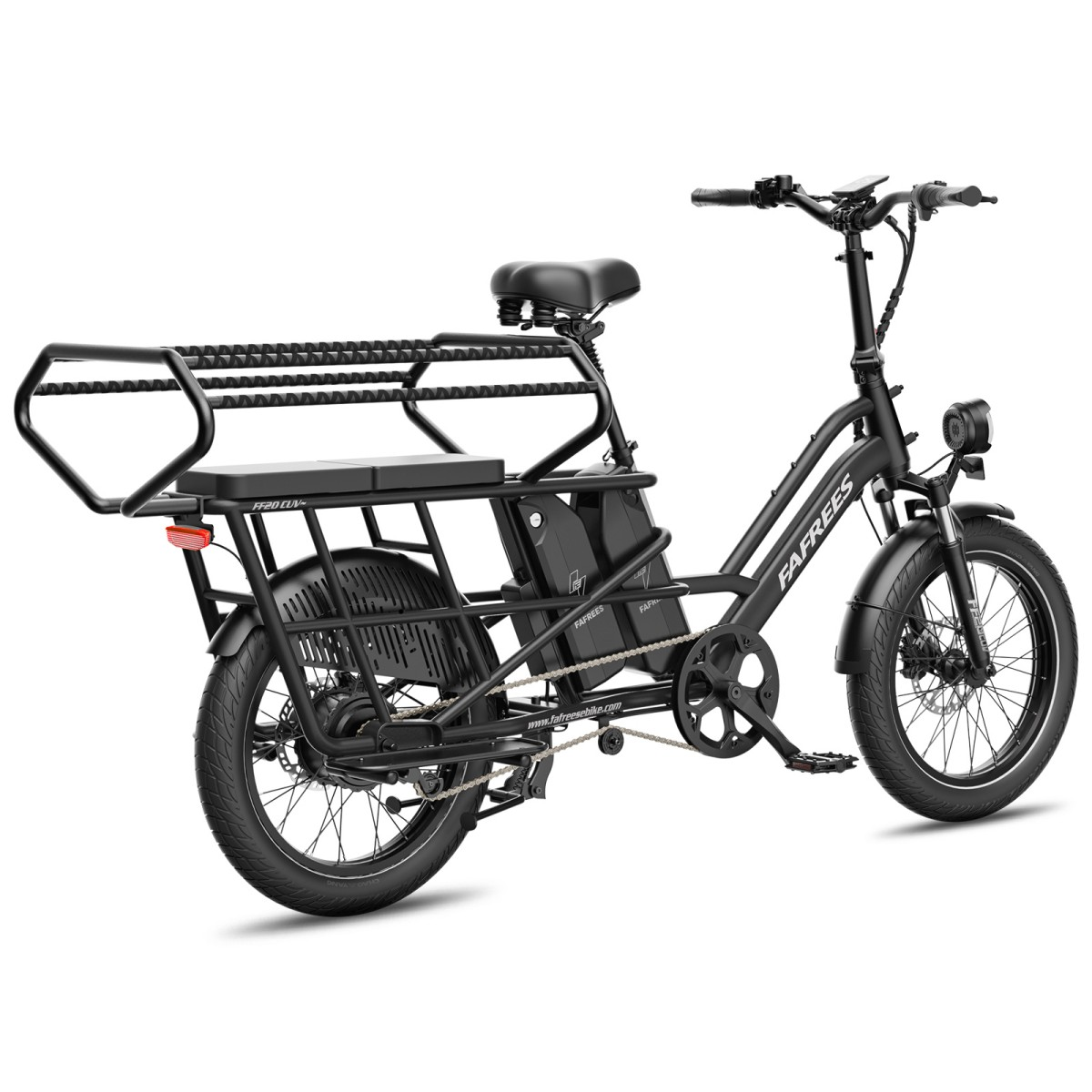 Czarny elektryczny rower cargo z dużymi bagażnikami przednim i tylnym, podwójnymi akumulatorami, szerokimi oponami.