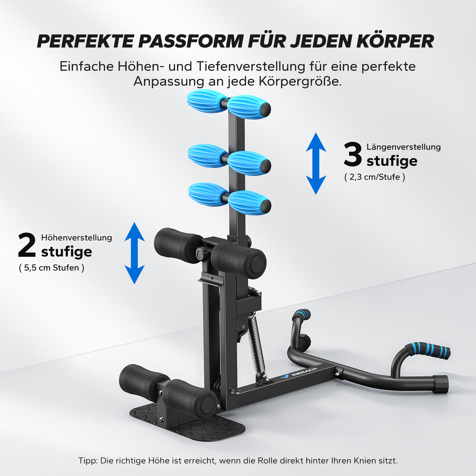 Ein schwarzes Fitnessgerät mit blauen Griffen und Polstern, verstellbar.
