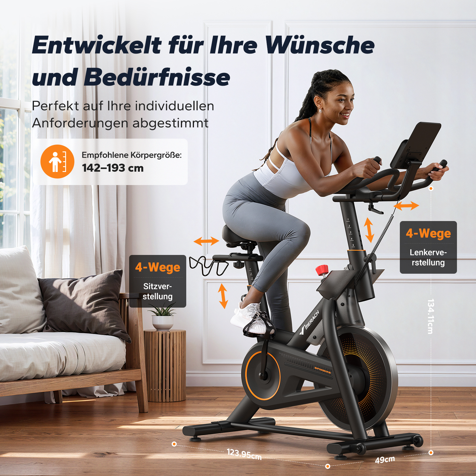 Frau fährt ein schwarzes Spinbike mit orangen Akzenten. Maße und Verstellmöglichkeiten sind markiert.