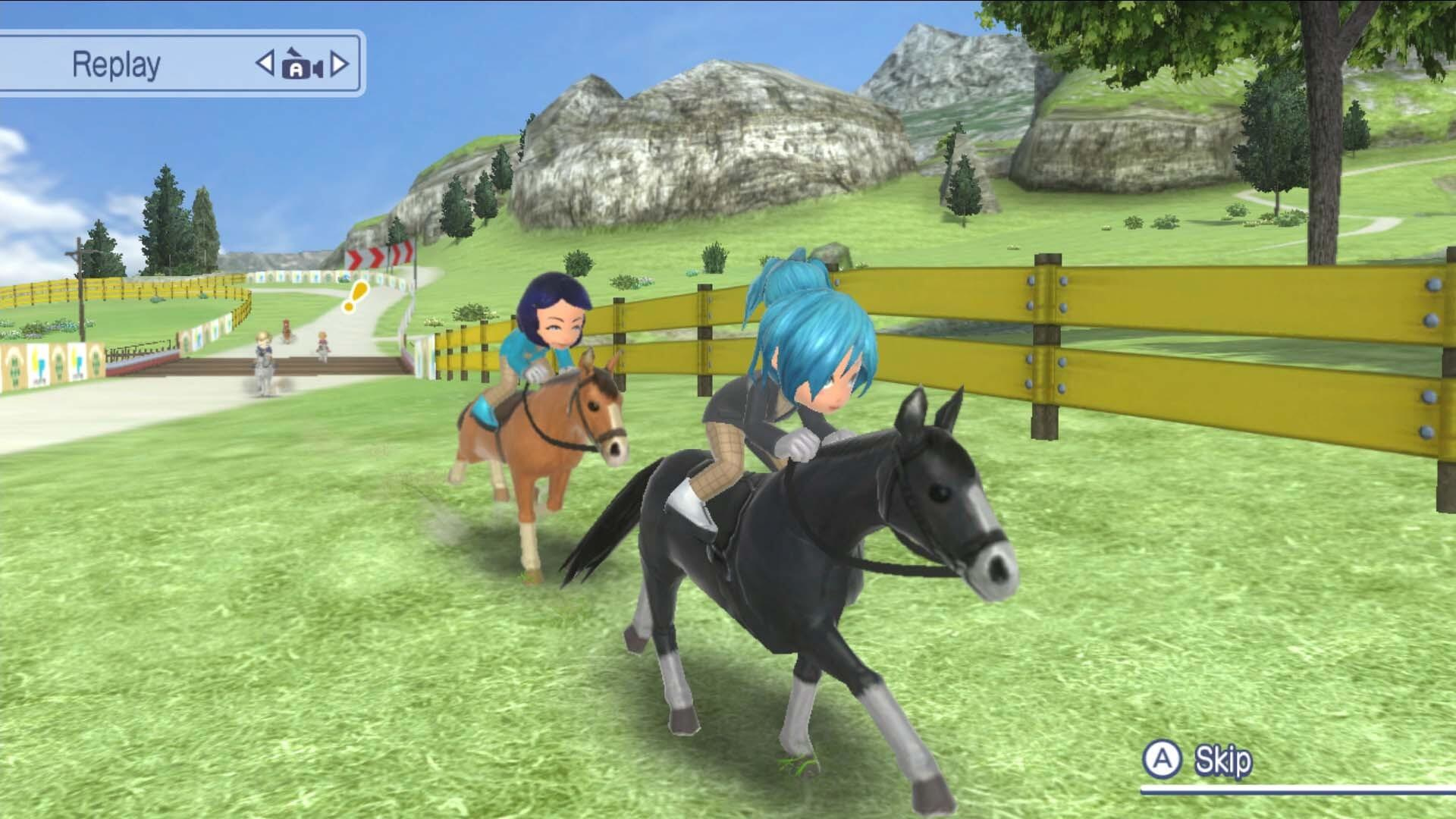 Due personaggi dei cartoni animati corrono a cavallo su una pista erbosa con montagne sullo sfondo.