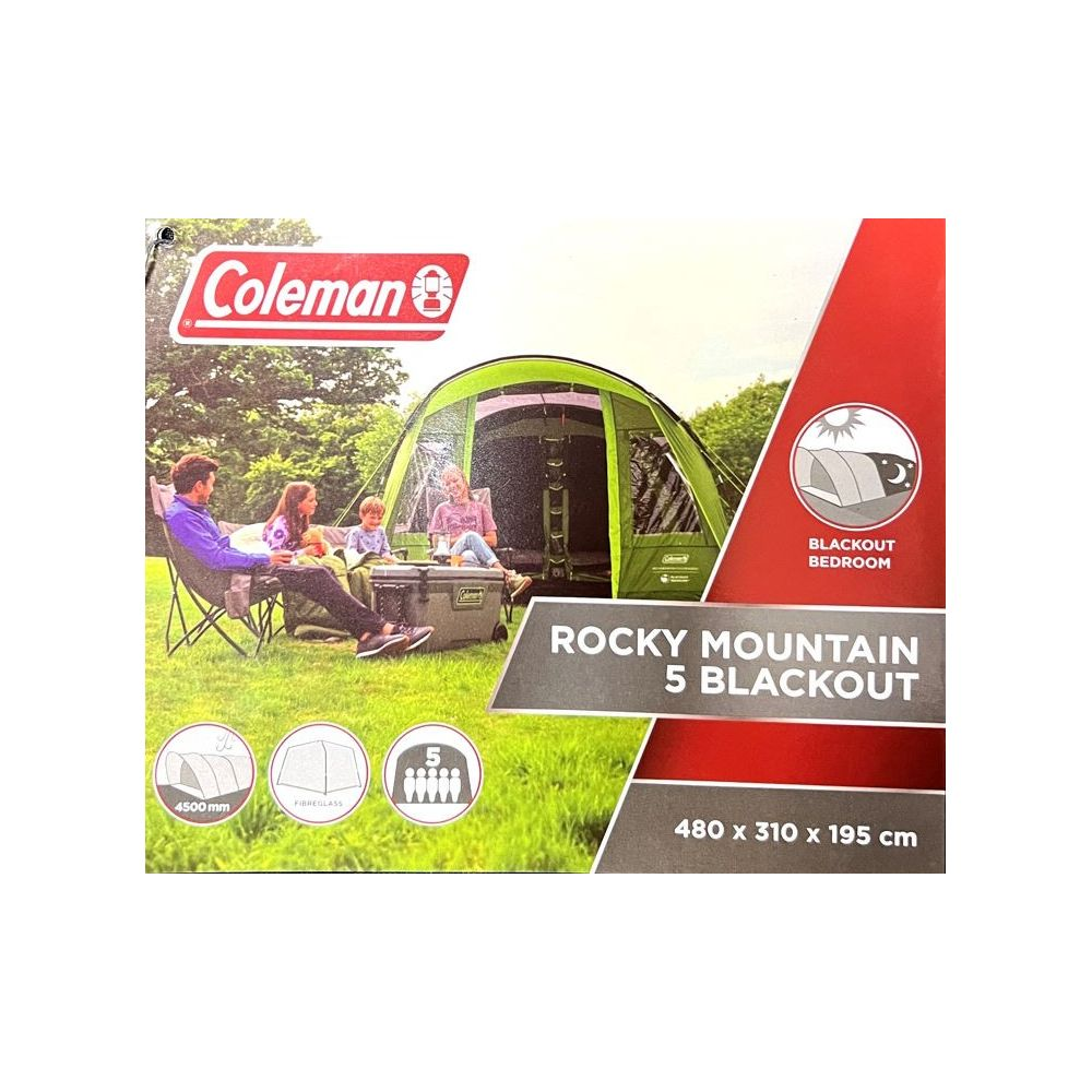 Coleman Rocky Mountain 5 Blackout Zelt mit Familie davor.