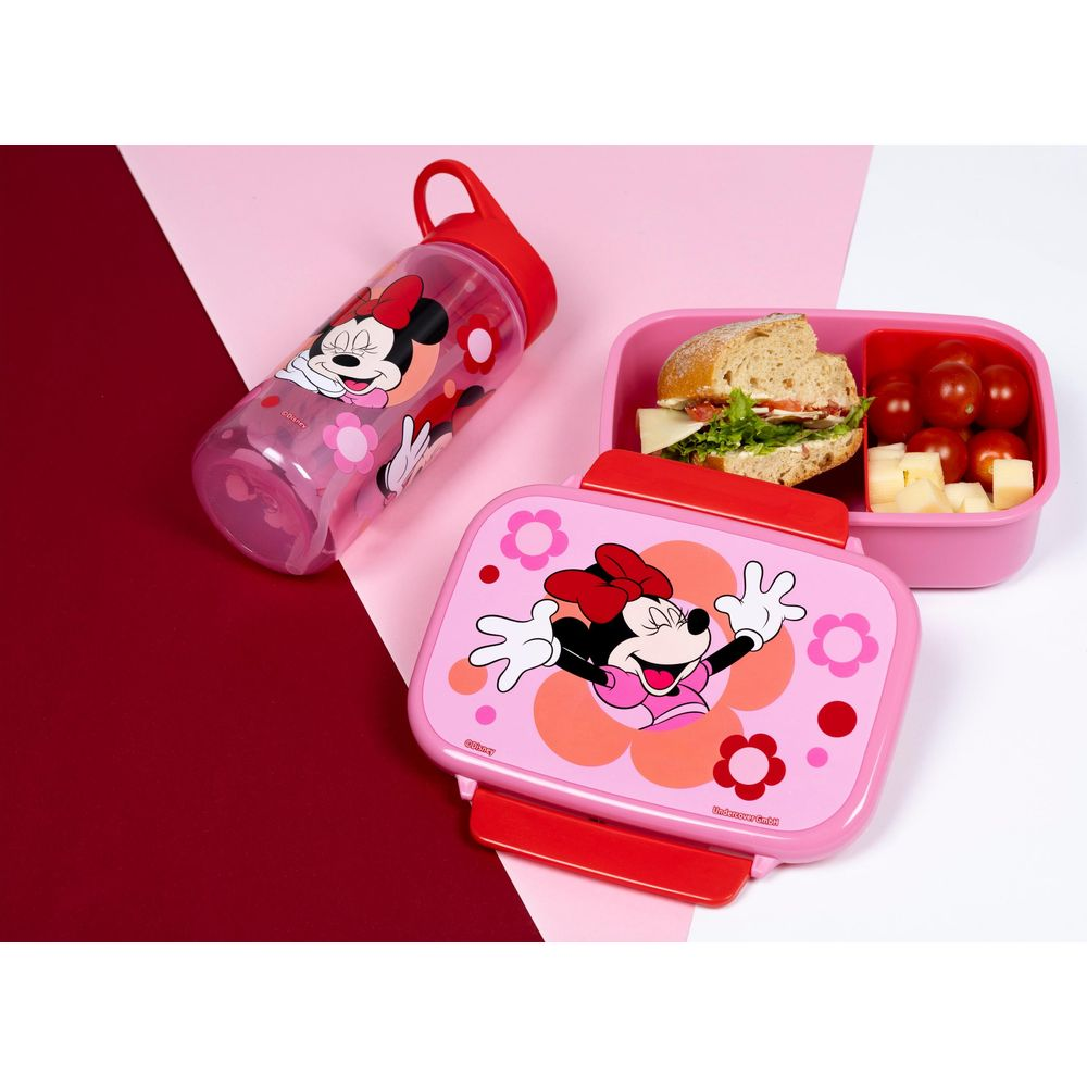 Minnie Maus Brotdose und Trinkflasche auf rosa und dunkelrotem Hintergrund.