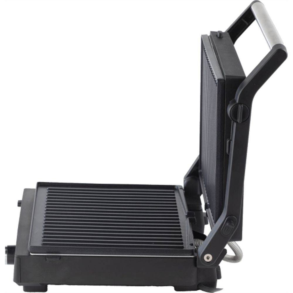 Ein offener schwarzer Kontaktgrill mit geriffelten Platten und einem silbernen Griff.