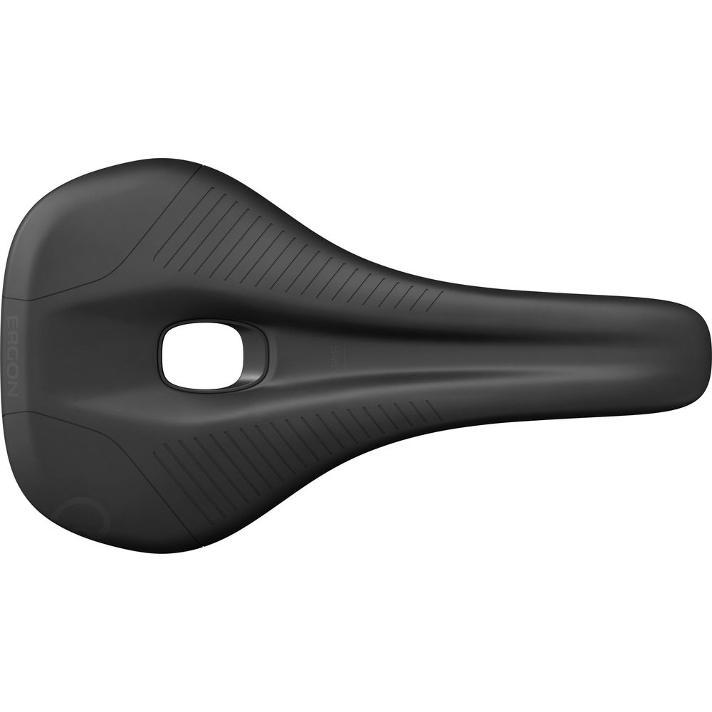 Schwarzer Fahrradsattel mit Aussparung und Rillenmuster.