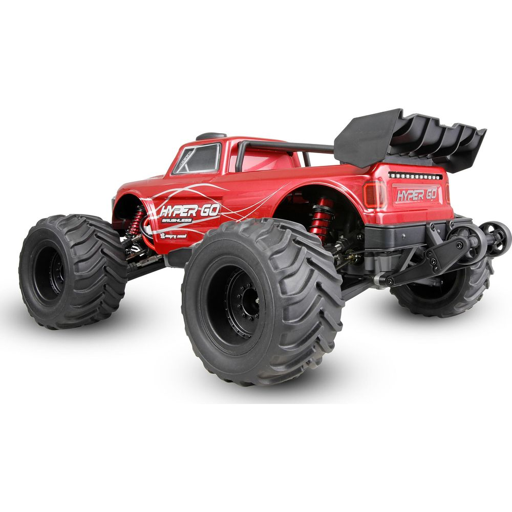 Ein rotes ferngesteuertes Monstertruck-Spielzeug mit großen Reifen und Spoiler.