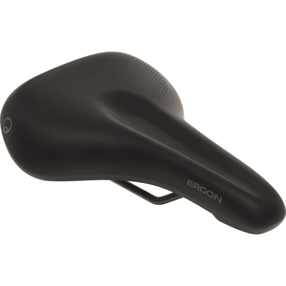 Ein schwarzer Fahrradsattel mit perforierter Oberfläche und ERGON-Logo.