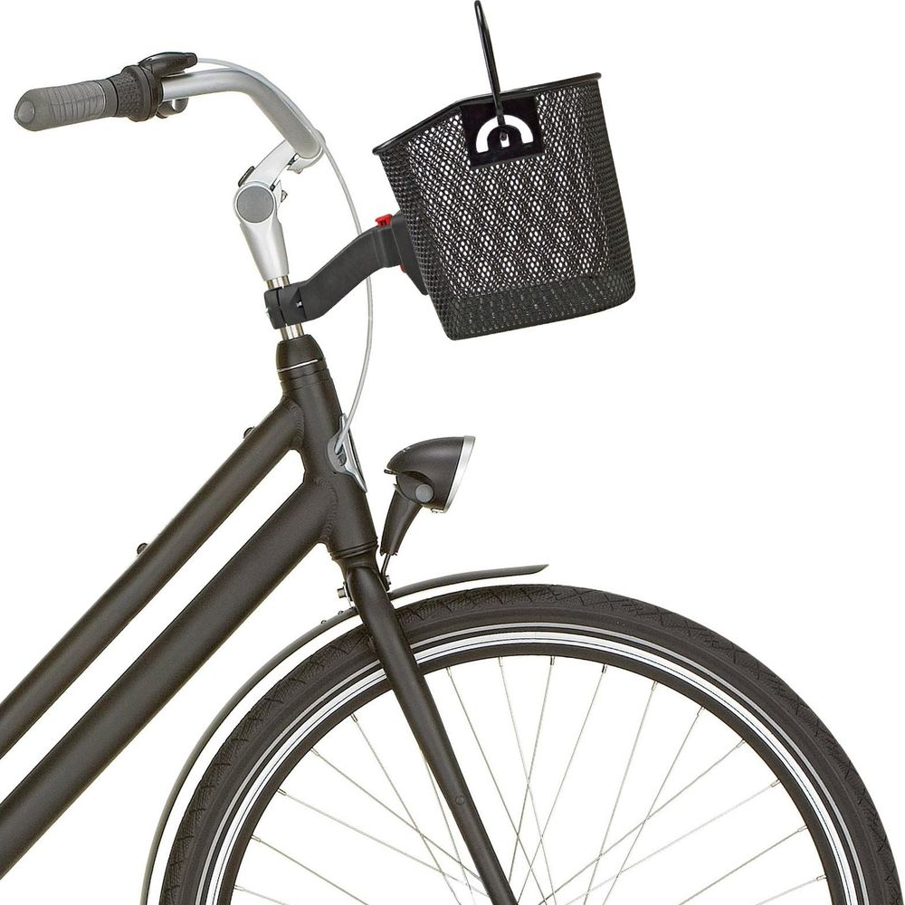 Ein schwarzes Fahrrad mit einem schwarzen Drahtkorb und einem Scheinwerfer.