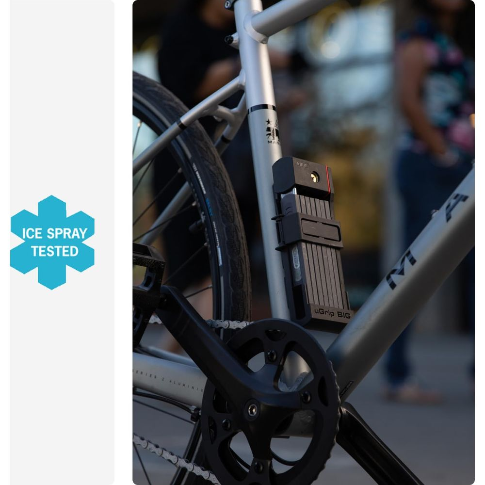 Fahrradschloss am Rahmen befestigt, mit Eis-Spray-Symbol daneben.