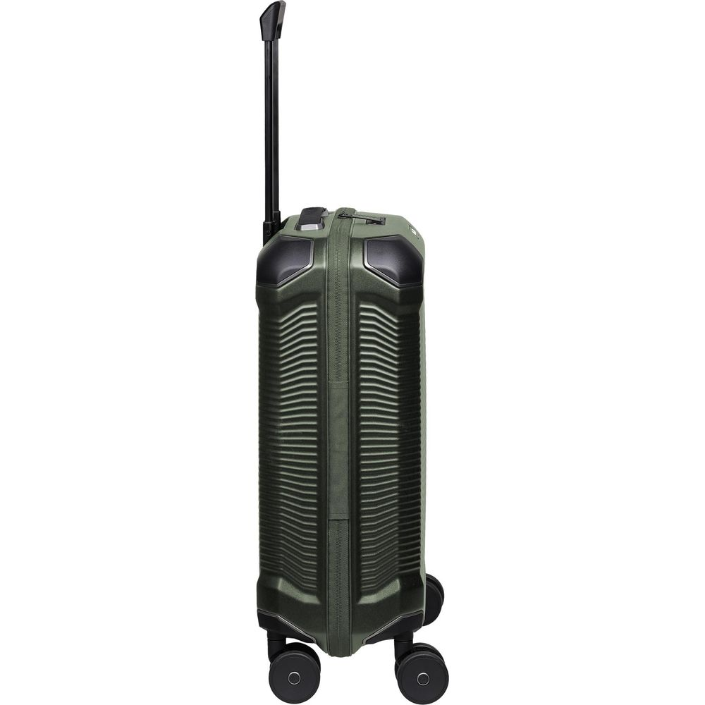 Eine grüne Reisetasche mit ausziehbarem Griff und Rädern, auf weißem Hintergrund.
