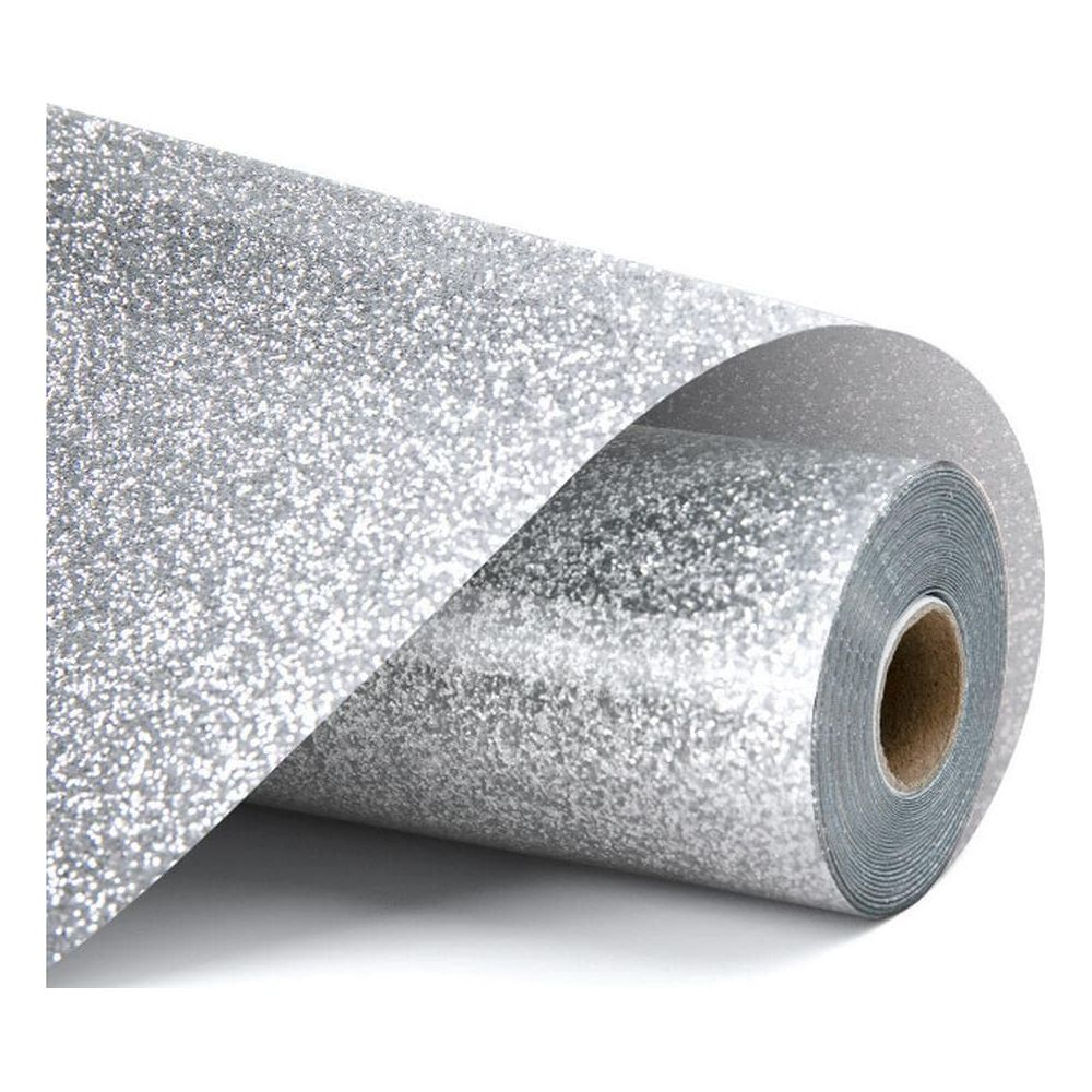 Eine Rolle silbernes Glitzerpapier, aufgerollt, mit Fokus auf das glitzernde Material.