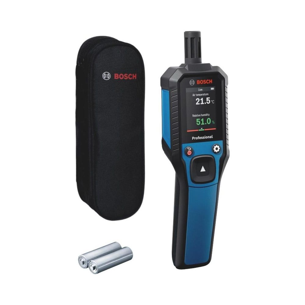 Bosch Messgerät mit schwarzer Tasche, zwei Batterien und LCD-Display mit Messwerten.