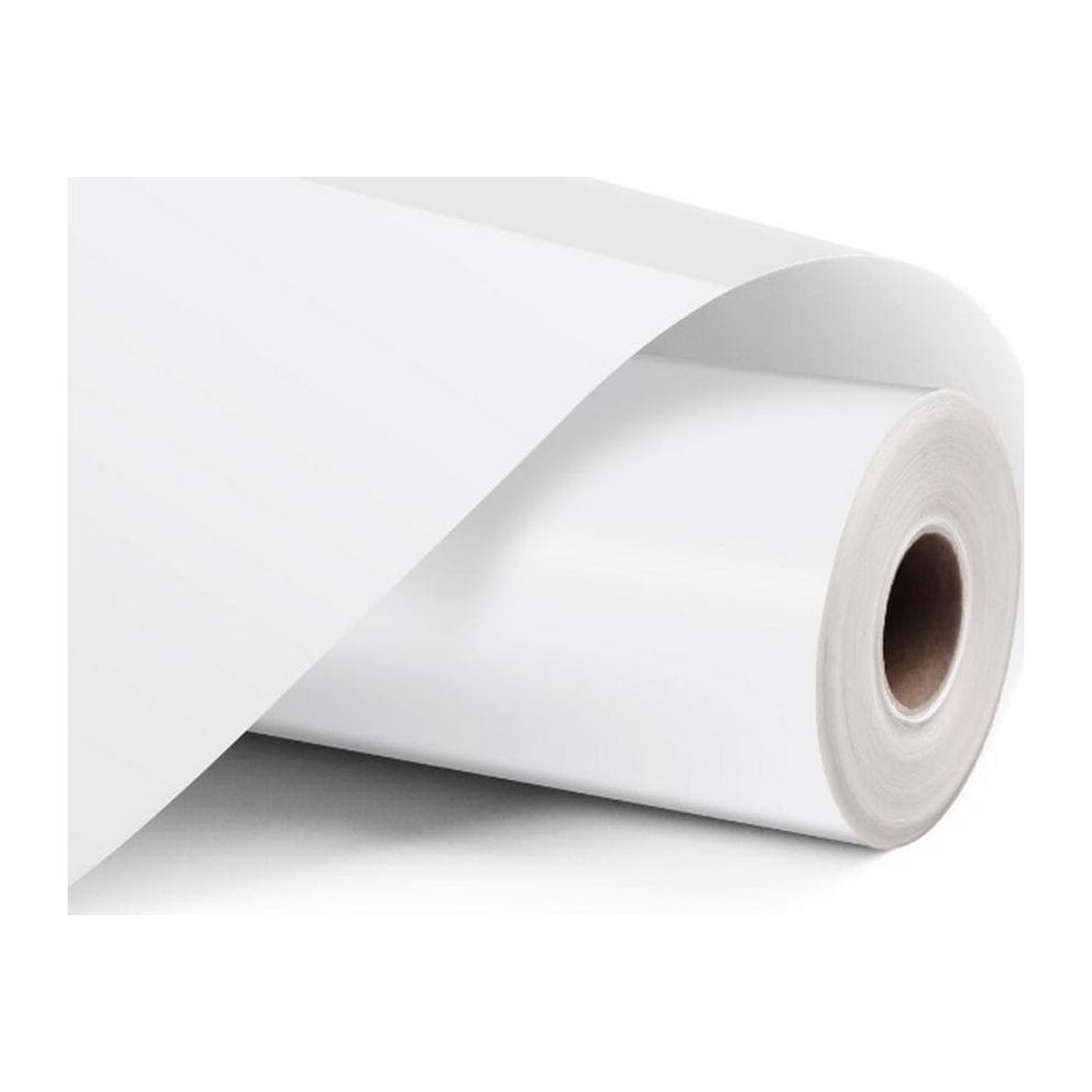 Eine Rolle glänzendes weißes Papier liegt auf einem weißen Hintergrund.