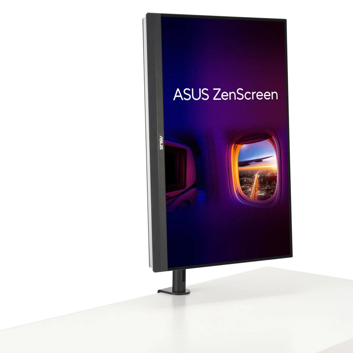 Een Asus ZenScreen monitor in portretmodus met screensaver van vliegtuigraam.