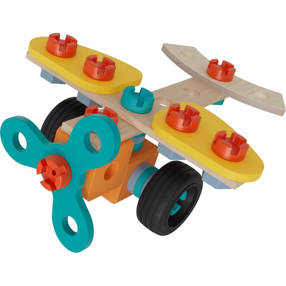 Ein bunter Holzspielzeug-Flugzeug mit orangefarbenen, gelben und blauen Teilen. Es hat zwei Räder.