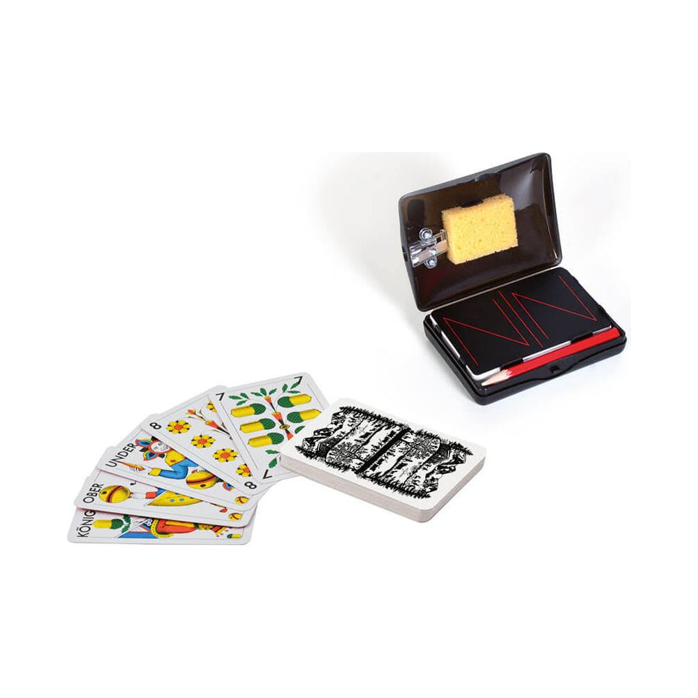 Un étui noir ouvert avec éponge et crayon, cartes à jouer à côté.