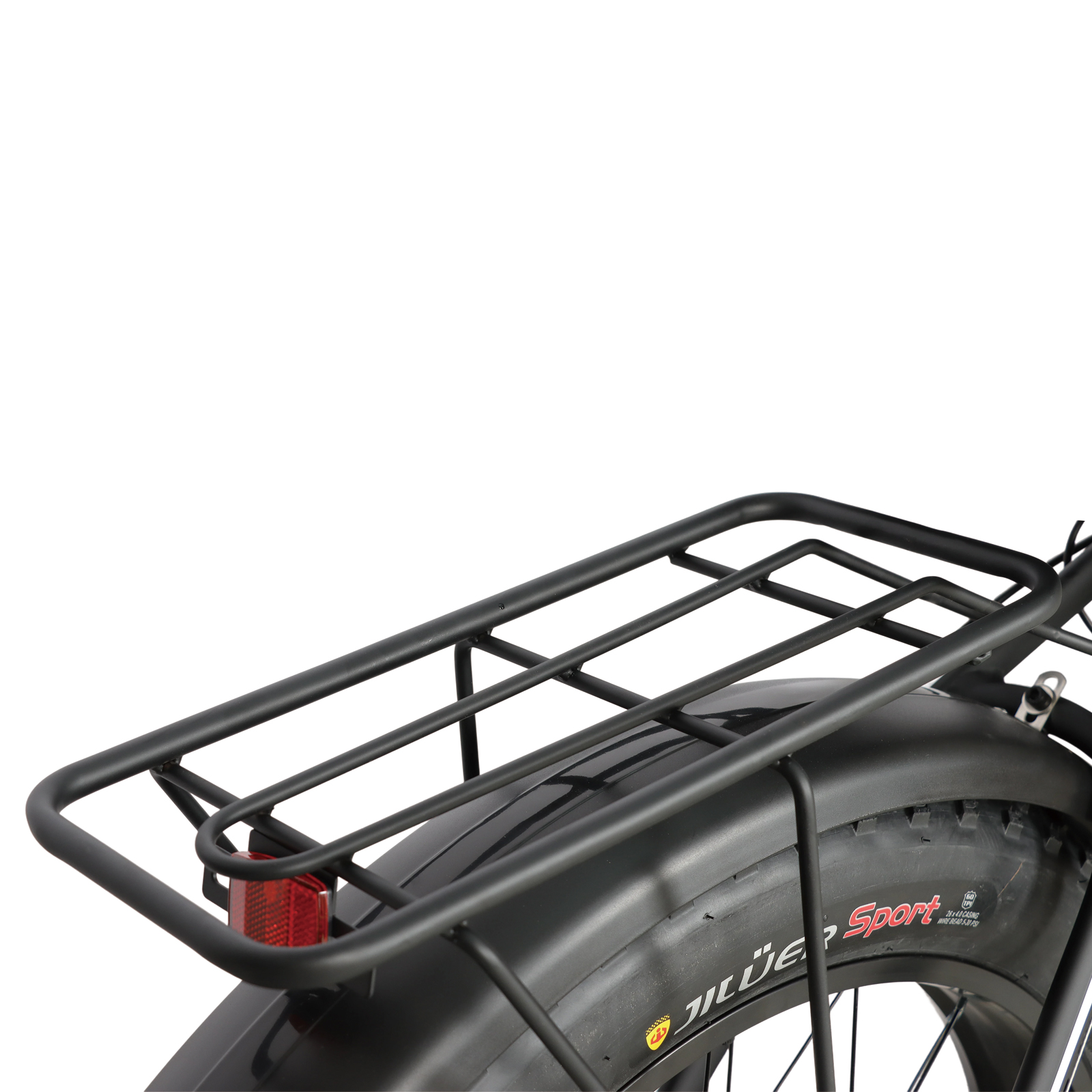 Czarny bagażnik i opona roweru typu fat bike z czerwonym odblaskiem.