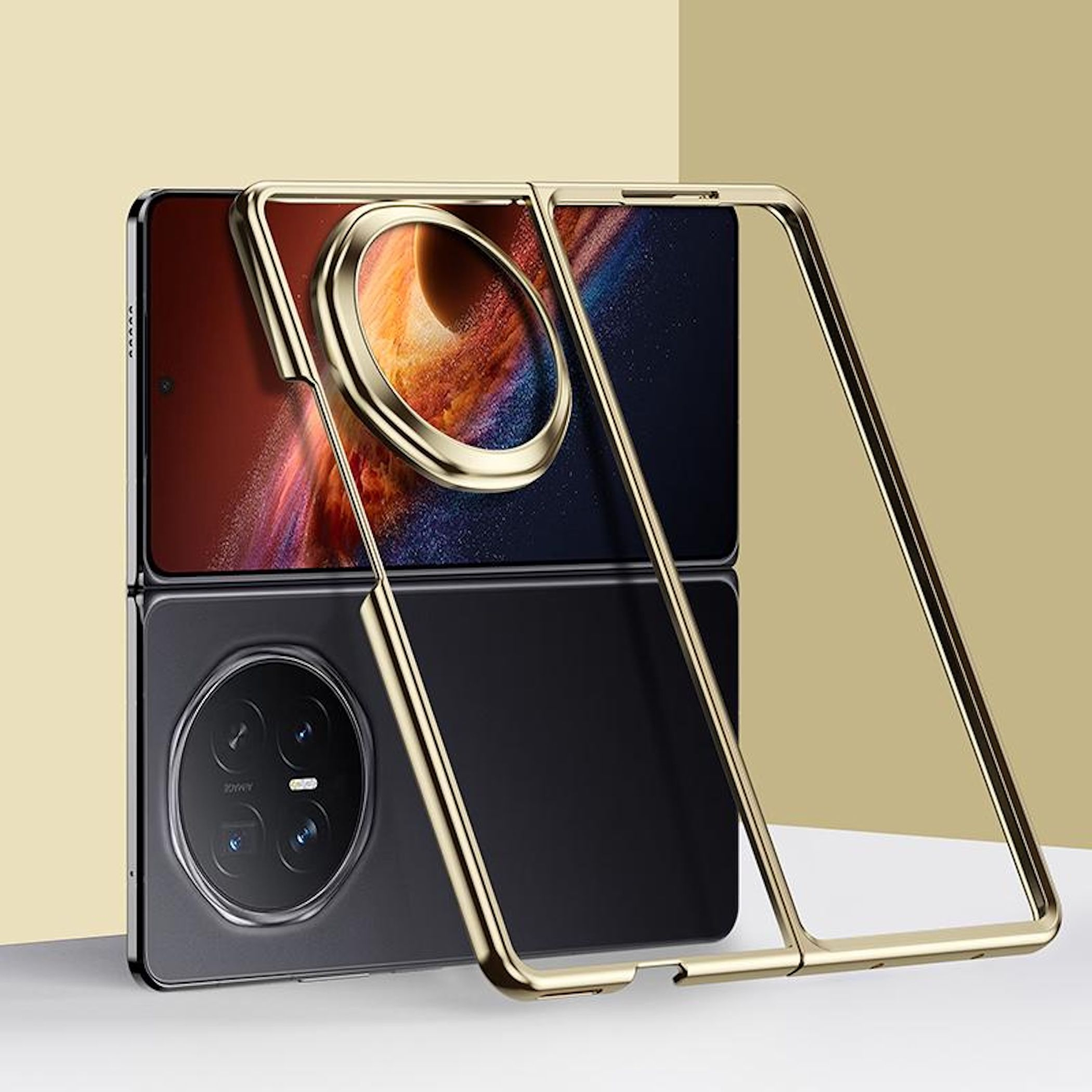 Goldener Handyrahmen mit Ringhalterung für ein faltbares Smartphone mit schwarzer Rückseite.