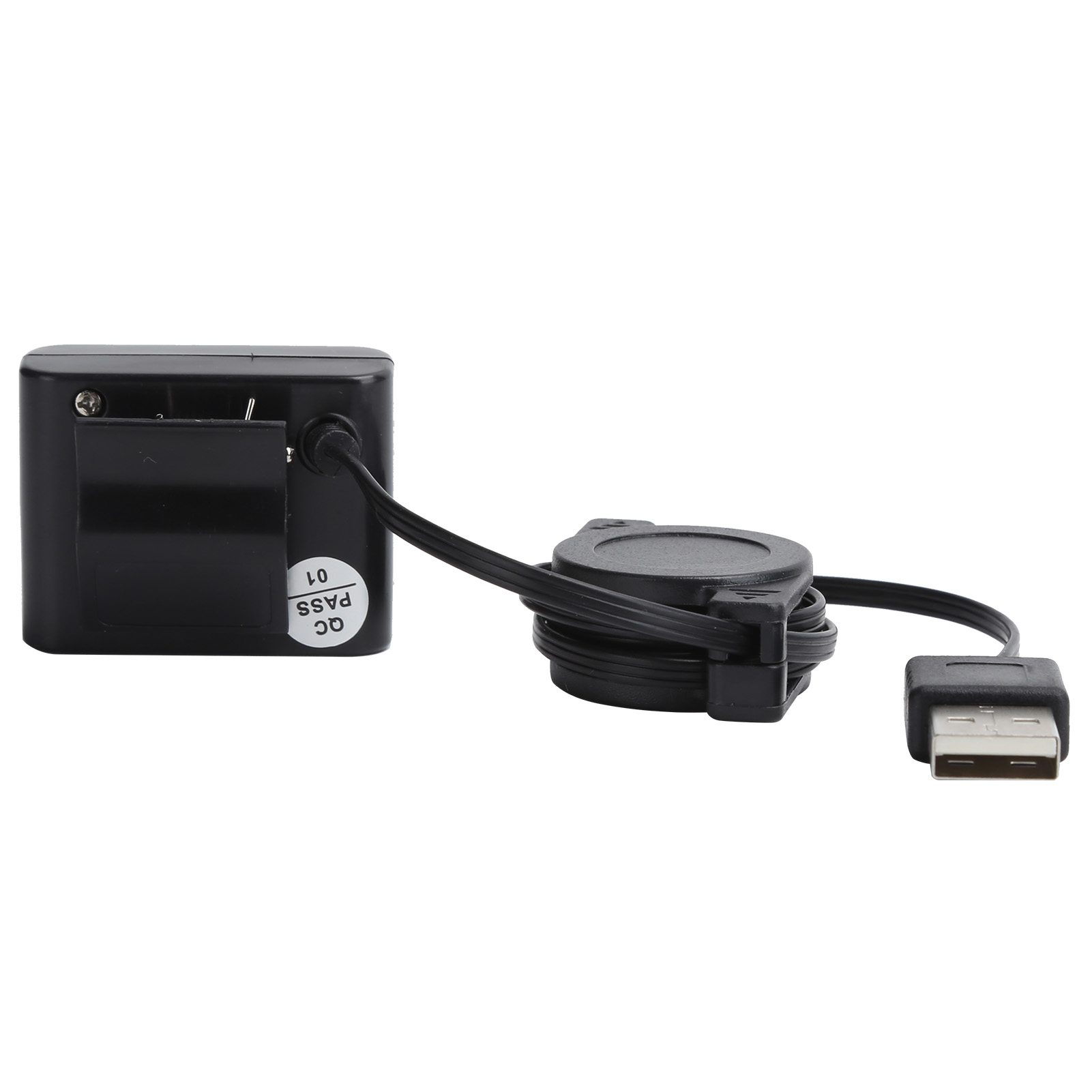 Schwarzes Netzteil mit ausziehbarem USB-Kabel und QC-Pass-Aufkleber.