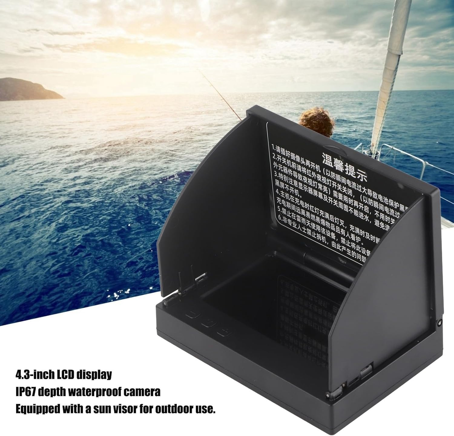 Schwarz-weißer Monitor mit Sonnenblende auf einem Boot auf dem Wasser.