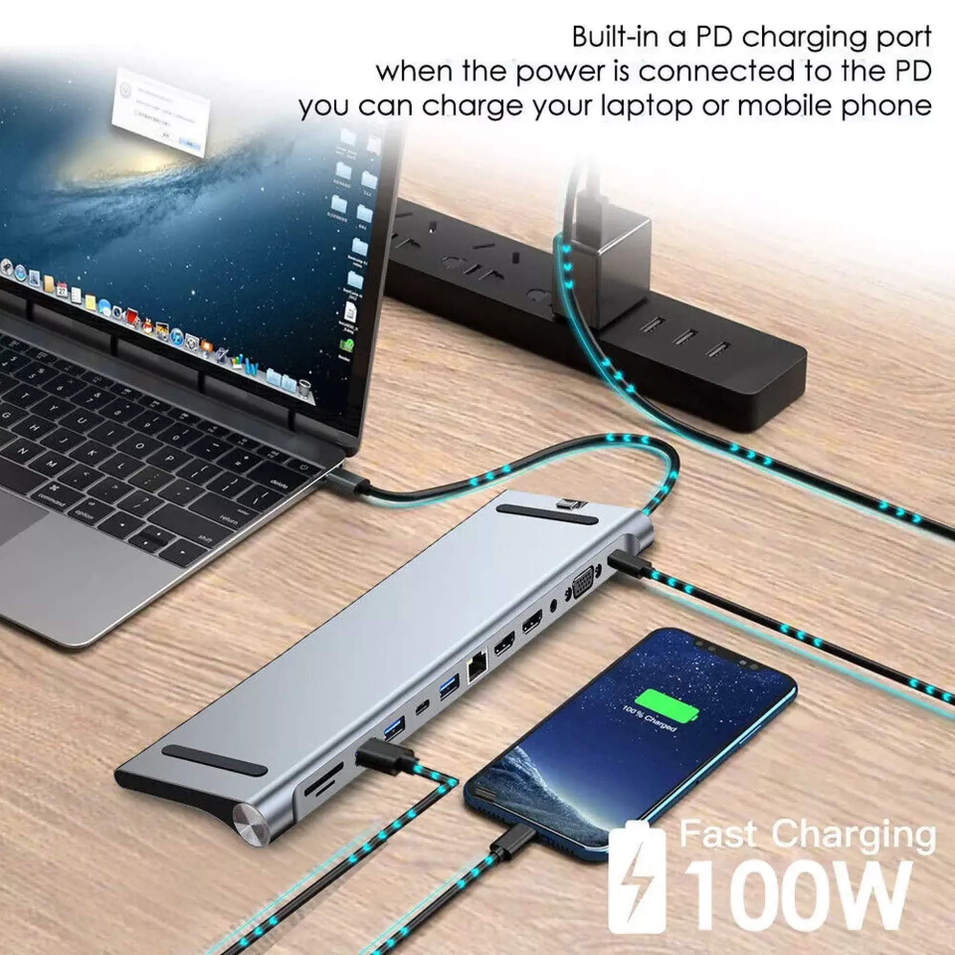 Ein Laptop und ein Smartphone sind über einen silbernen Hub mit Strom versorgt.
