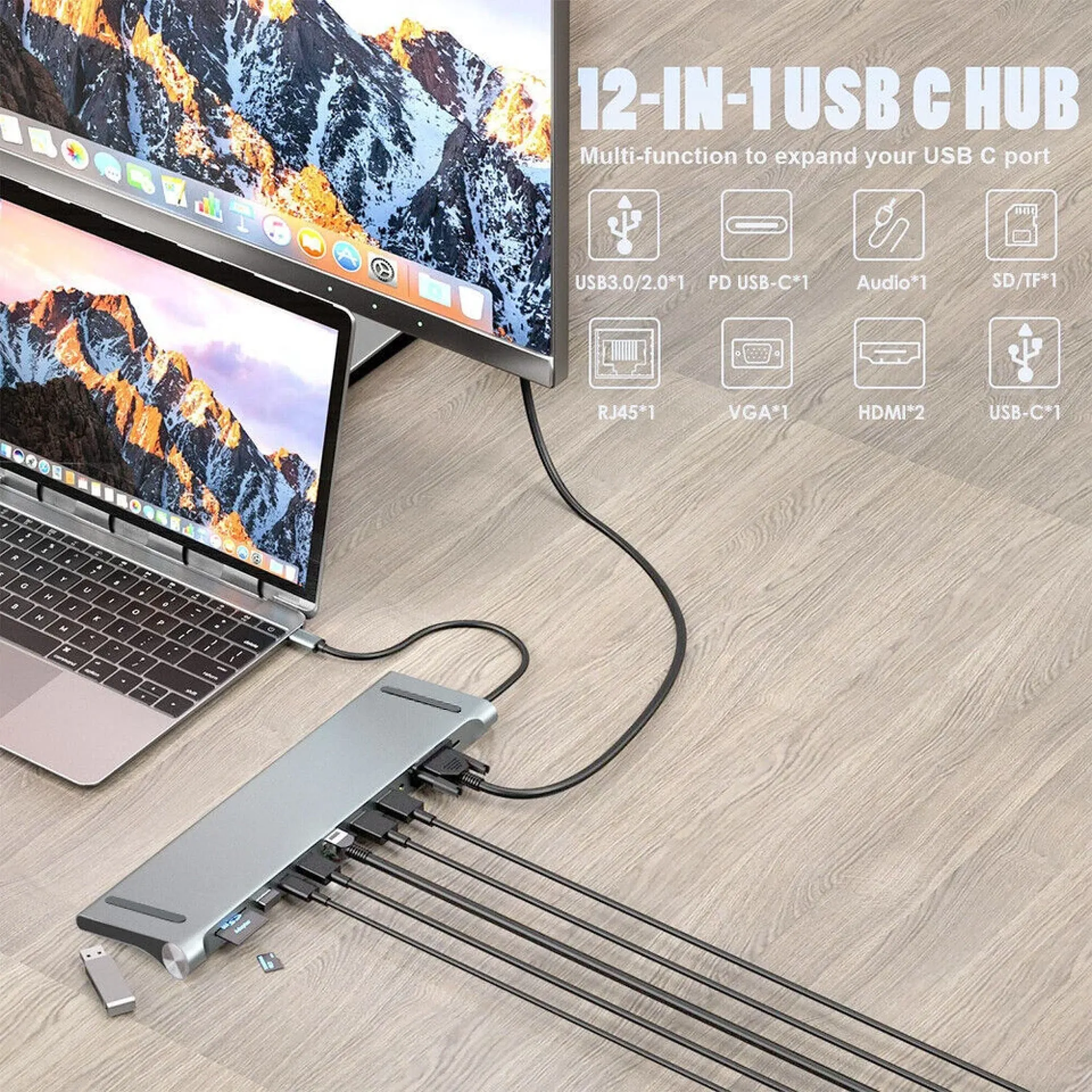 Ein silberner USB-C-Hub mit vielen Anschlüssen, verbunden mit einem Laptop und einem Monitor.