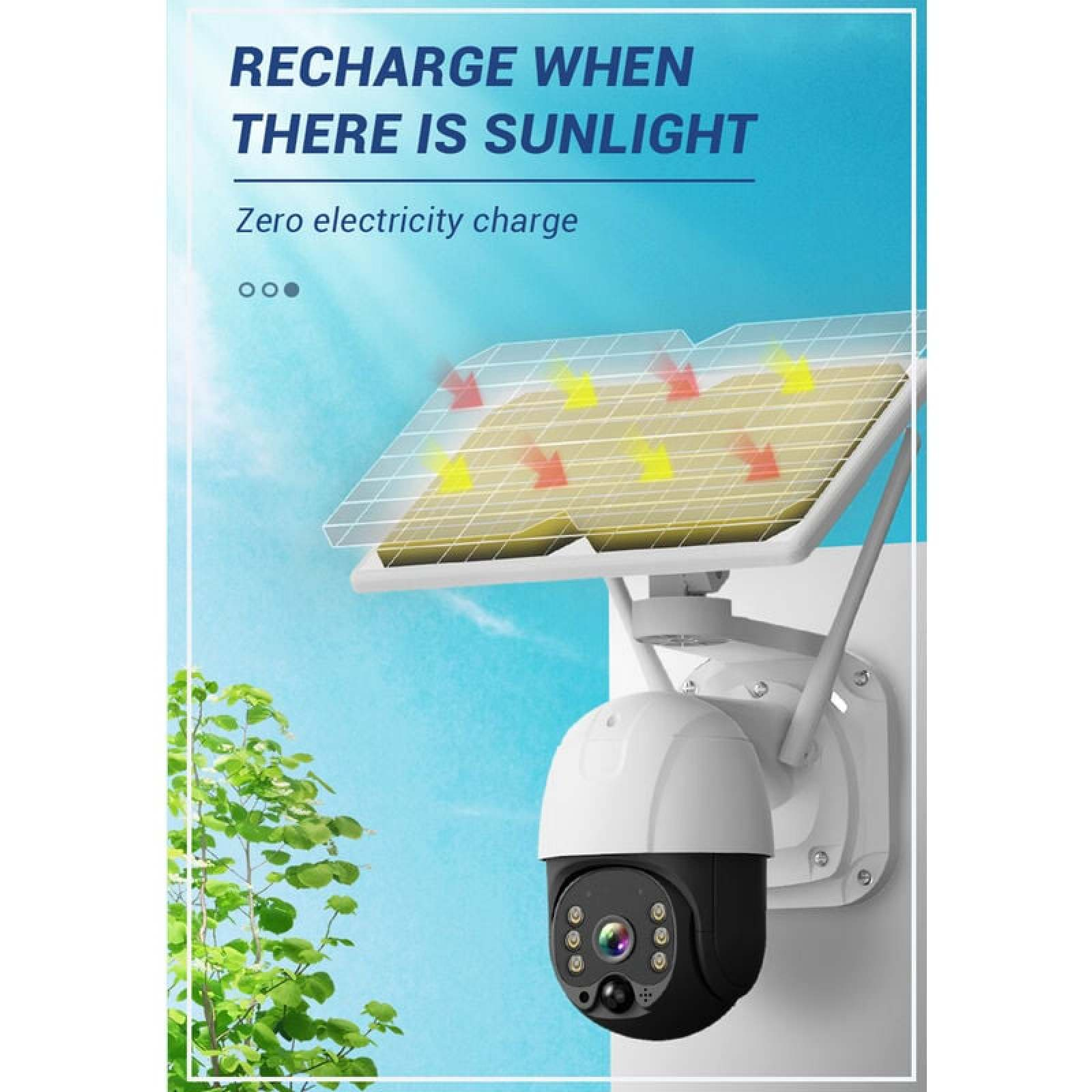 Eine Überwachungskamera mit Solarpanel bei blauem Himmel und grünen Blättern.