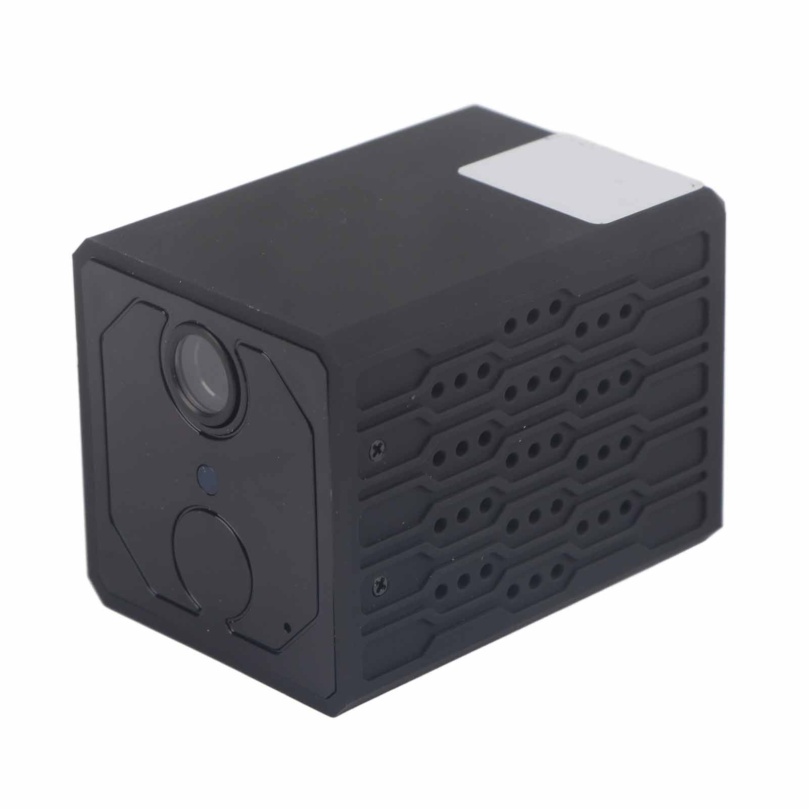 Eine kleine schwarze Würfelkamera mit Linse und silbernem Aufkleber oben.
