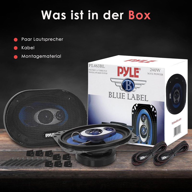 Lautsprecher, Kabel und Montagematerial neben einer Pyle-Box.