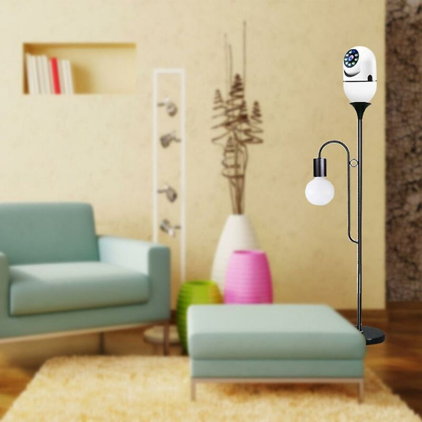 Ein moderner Raum mit Sofa, Lampe und Kamera.