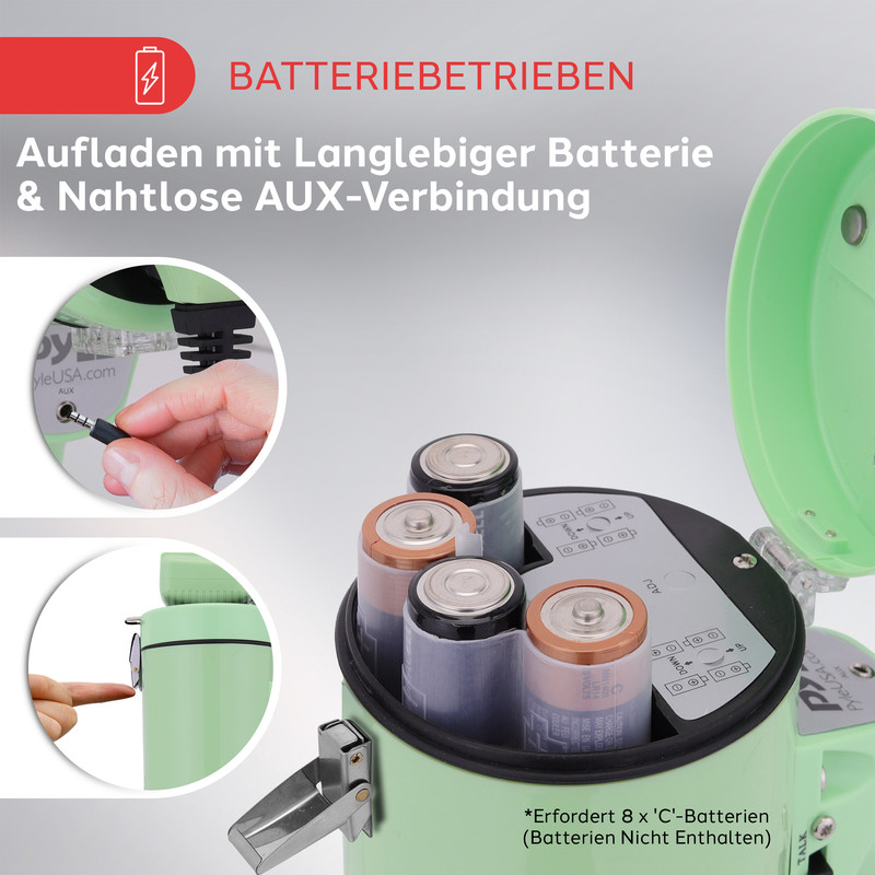 Ein hellgrünes Gerät mit Batteriefach und AUX-Anschluss. Text: Batterien nicht enthalten.
