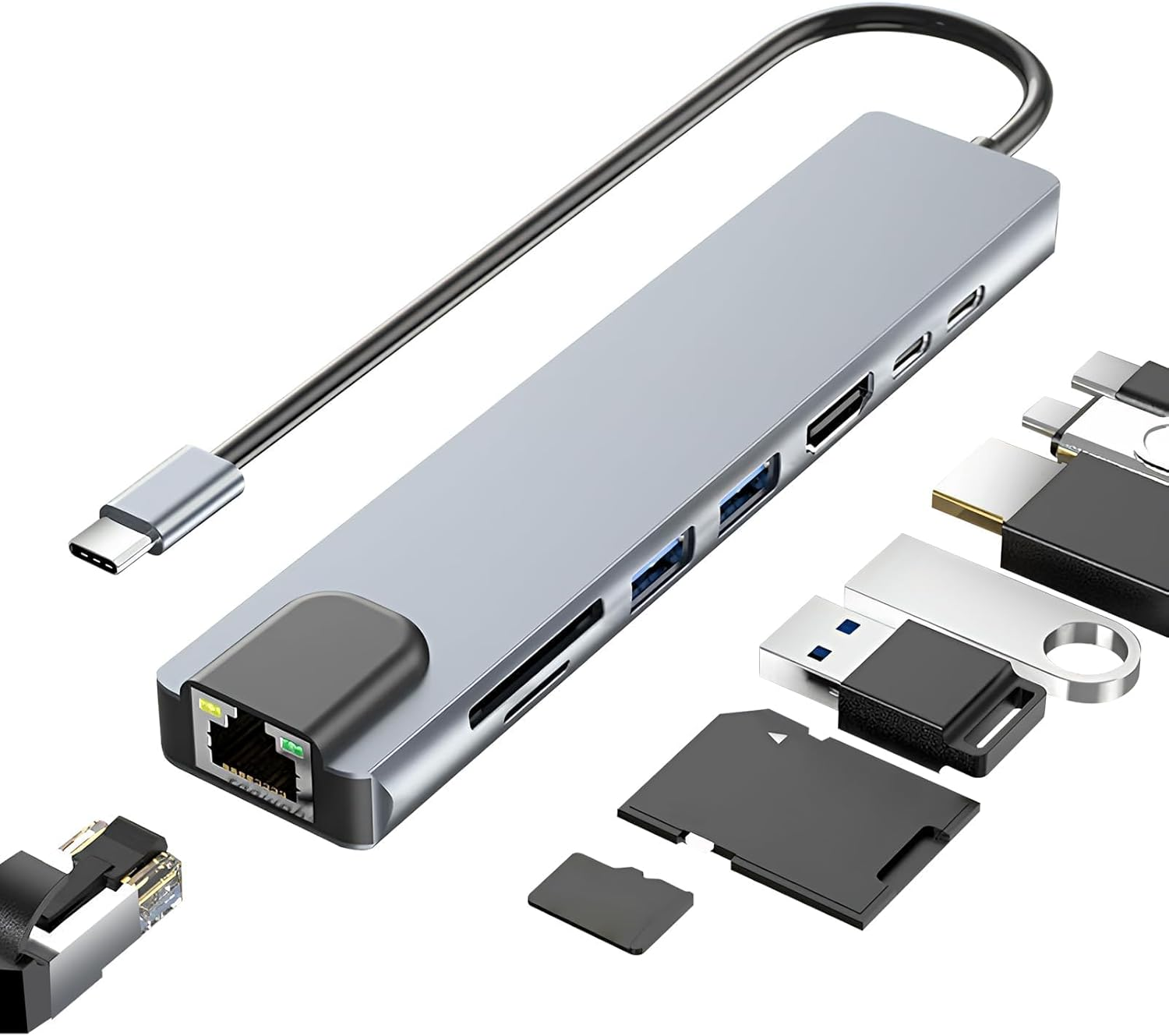 Silberne USB-C-Dockingstation mit Anschlüssen und Zubehör wie USB-Sticks und SD-Karten.