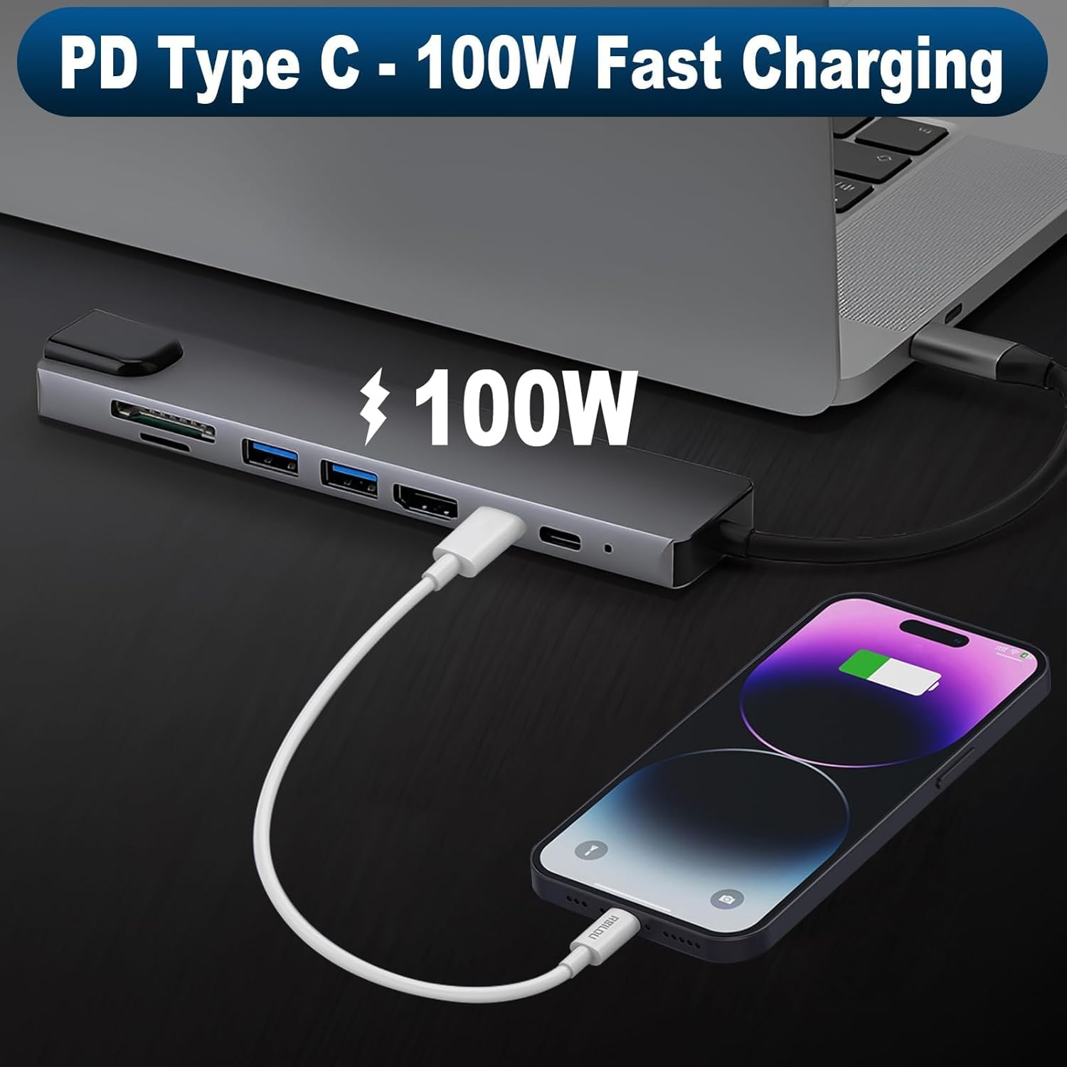 Silberne USB-C-Dockingstation an Laptop und Handy angeschlossen. 100W Ladefunktion.