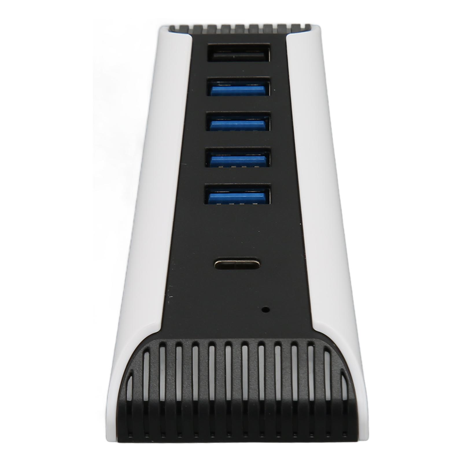 Ein weißes USB-Hub mit schwarzen Akzenten und blauen USB-Anschlüssen.