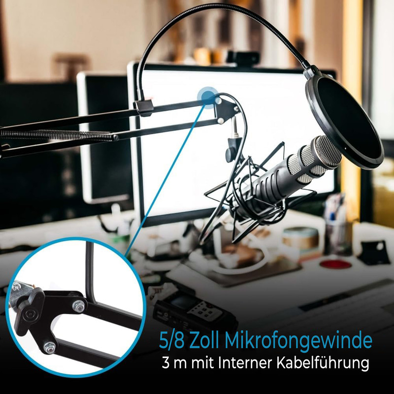 Ein Mikrofon auf einem Ständer mit Pop-Filter vor einem Computerbildschirm.