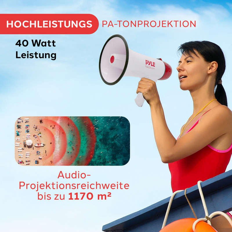 Frau mit Megafon vor blauem Himmel, daneben eine Strandansicht und Text.
