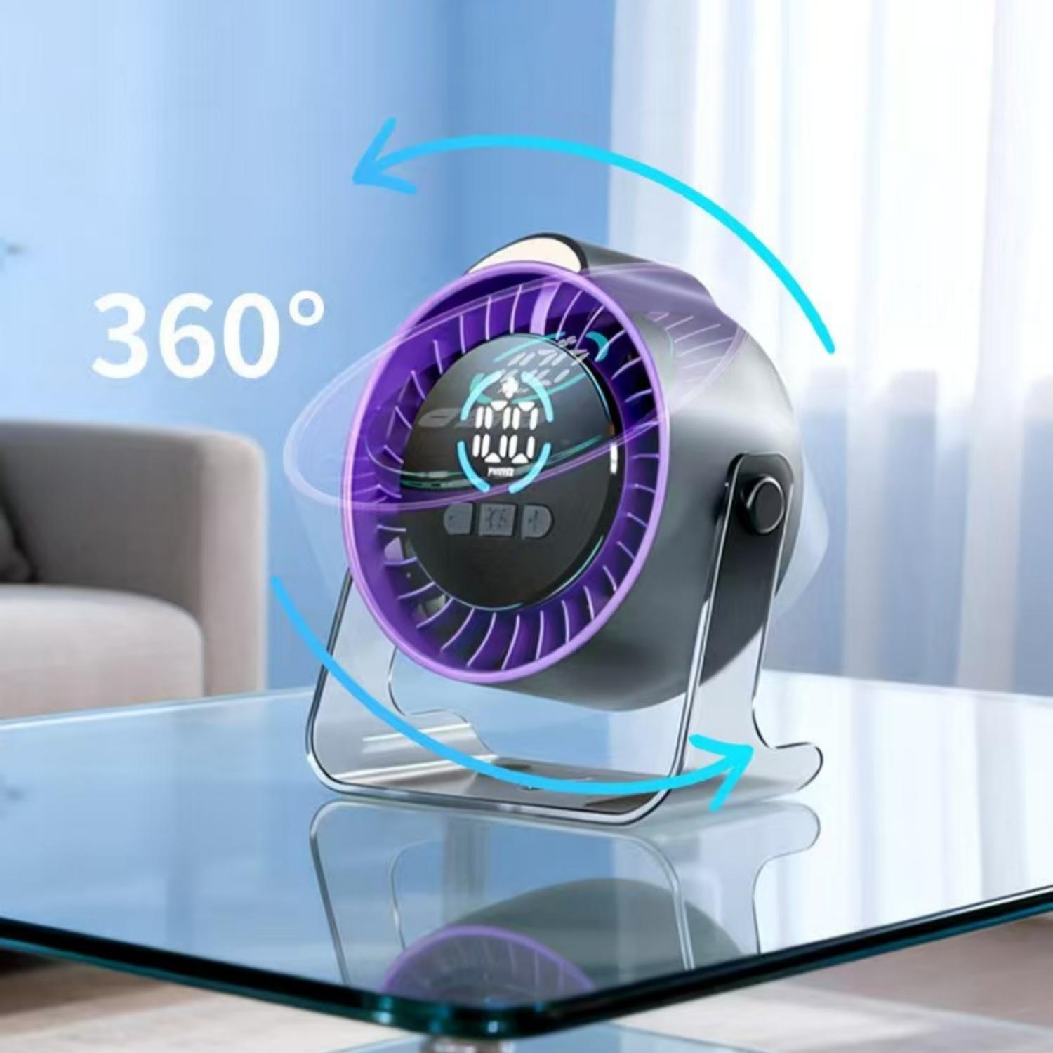 Ein kleiner, tragbarer Ventilator mit digitaler Anzeige und lila Akzenten auf einem Glastisch.