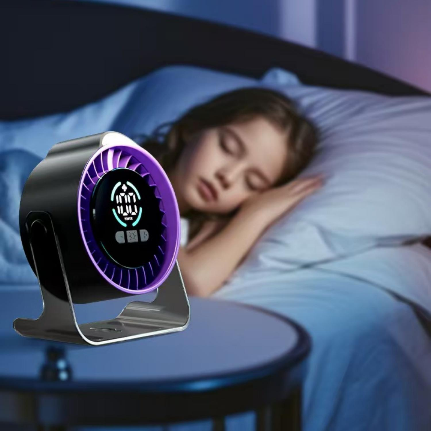 Ein kleines Gerät mit violetten Lichtern steht neben einem schlafenden Kind.