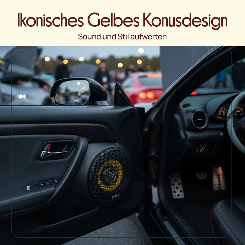 Autotür mit gelbem Lautsprecher und Blick ins Innere, im Hintergrund Autos.